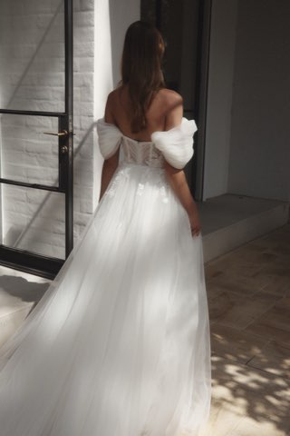 Aléna Leena – robe de mariée chez With Love à Bremblens, photo 15