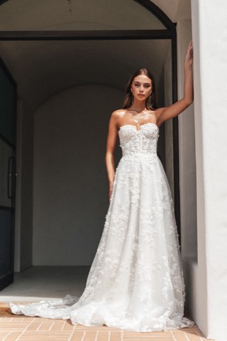 Aléna Leena – robe de mariée chez With Love à Bremblens, photo 32