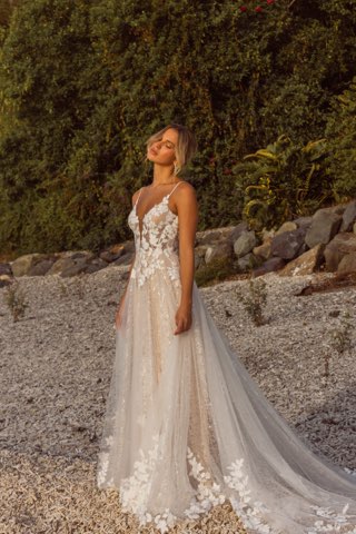 Madi-Lane – robe de mariée chez With Love à Bremblens, photo 1