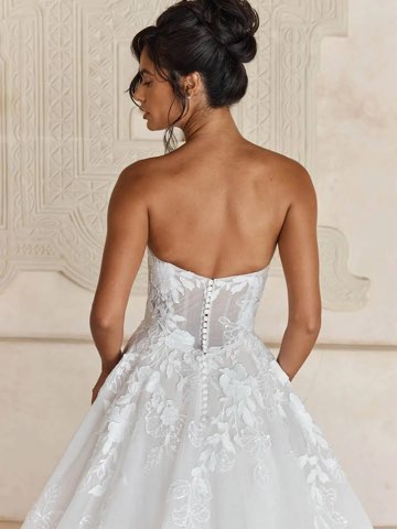 Madi-Lane – robe de mariée chez With Love à Bremblens, photo 17