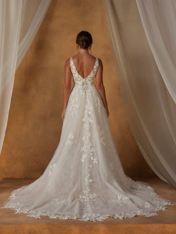 Madi-Lane – robe de mariée chez With Love à Bremblens, photo 57
