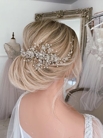 Ulyana Aster – accessoire de mariée chez With Love à Bremblens, photo 2
