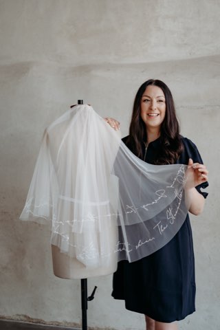 Rebecca Anne – accessoire de mariée chez With Love à Bremblens, photo 2